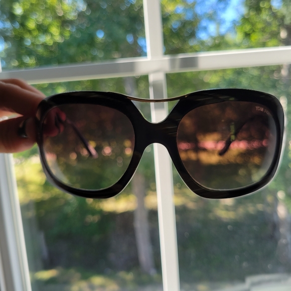 TOM FORD Camilla (unisex) sunglasses in tortoise and gold (2000s) collection - Picture 11 of 17